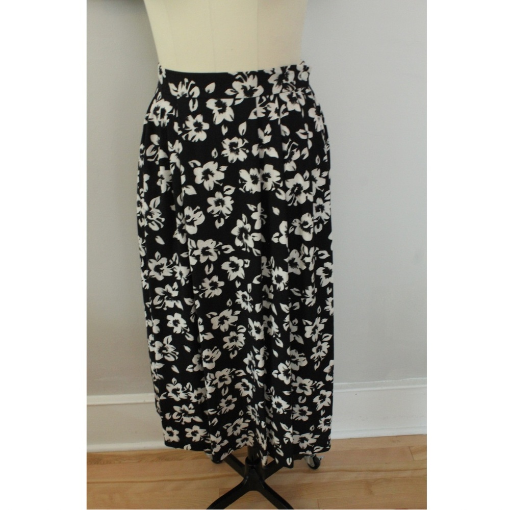1980's Black and White Floral Fairset Midi Skirt